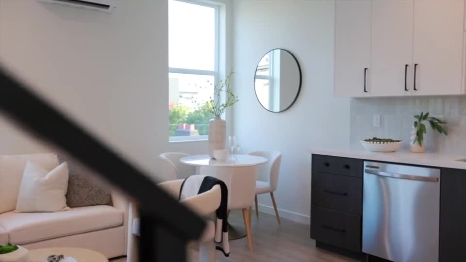 Franklin Ave E townhome interior preview