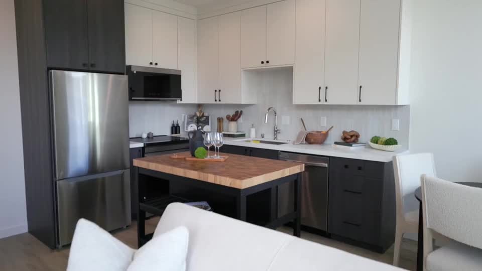 Franklin Ave E townhome interior preview